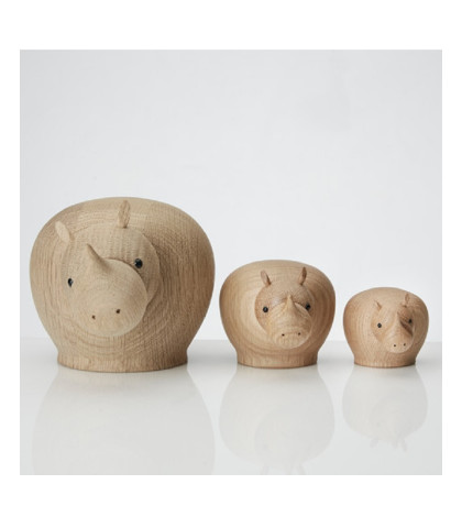 Lille dejlig næsehornsfamilie fra WOUD Design - næsehorn i egetræ