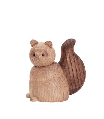 Træfigur formet som et egern. Squirrel fra Andersen Furniture. Kvik egern med sød busket hale