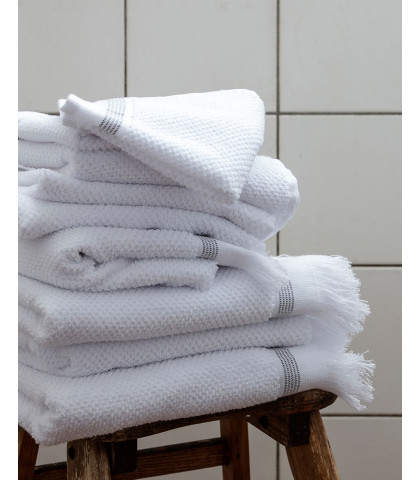Håndklæder i det blødeste økologisk bomuld. Håndklæder der er behagelige mod huden. Meraki håndklæder