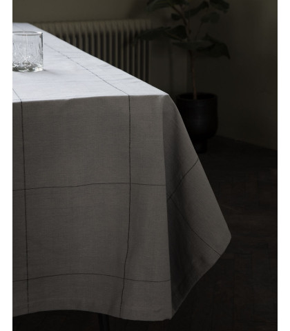 Smuk og klassisk spisebordsdug i flot grå farve og med enkelt mønster