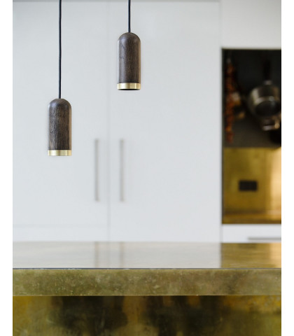 Gør det hyggeligt med to lamper hængende ned fra loftet - Cylinder lampe fra Spring Copenhagen