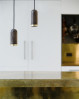 Gør det hyggeligt med to lamper hængende ned fra loftet - Cylinder lampe fra Spring Copenhagen
