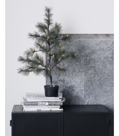 Realistisk og naturligtro juletræ fra House Doctor. Juletræ med LED lys
