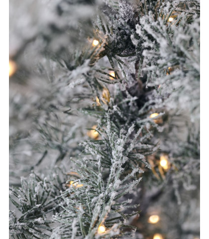 Plastik juletræ i meget realistisk og naturligt look. House Doctor plastik juletræ