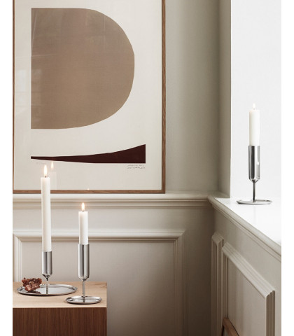 Indret hjemmet hyggeligt med flotte lysestager i elegant design. Tunes lysestager fra Georg Jensen