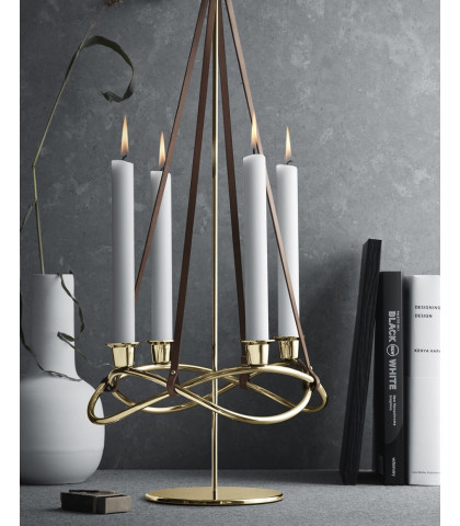 Få din Season lysestage op at svæve, så det ligner en adventskrans. Georg Jensen julepynt i stilfuldt design