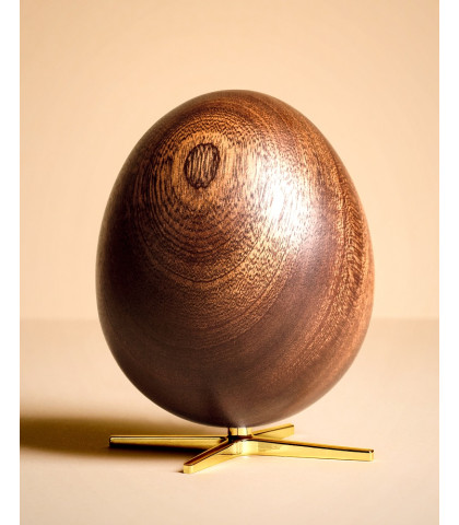 Smukt og stilfuldt design - Ægget træfigur i mahogni træ