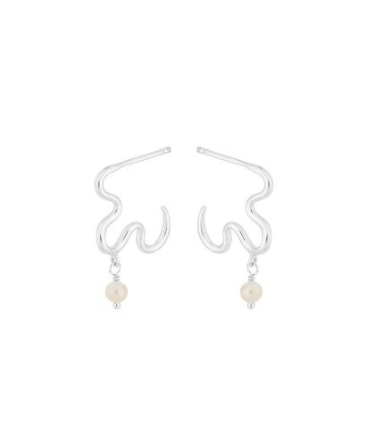 Pernille Corydon øreringe med feminint look. Ocean Dream øreringe med perle-vedhæng