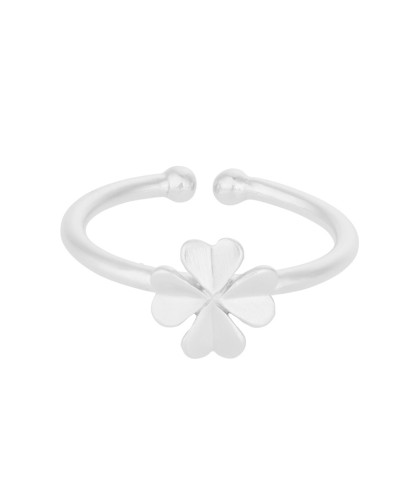 Pernille Corydon sølvring med et firkløver på toppen. Stilfuld Clover ring fra Pernille Corydon