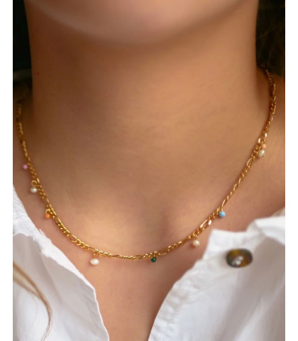 Feminin og chunky halskæde med fine detaljer og farverige perler - ENAMEL Copenhagen halskæde