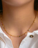 Feminin og chunky halskæde med fine detaljer og farverige perler - ENAMEL Copenhagen halskæde