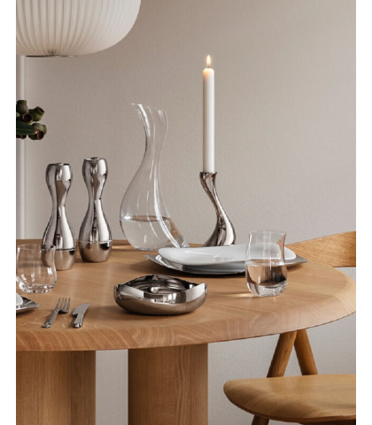 Dæk det elegante bord med Georg Jensen køkkentilbehør - Salt- og peberkværn fra Cobra kollektionen til det moderne og stilfulde hjem