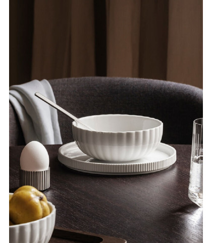 Georg Jensen hvid porcelæn skål i smukt design og tidsløs elegance. Bernadotte skål med de ikoniske riller