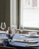Den smukkeste borddækning med Bernadotte elementer fra Georg Jensen. Aflangt Bernadotte serveringsfad i hvidt porcelæn
