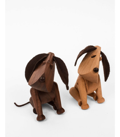 Træfigurer som ikke er til at stå for. De skønne hunde er designet af Hans Bølling. Architectmade figurer i dansk design