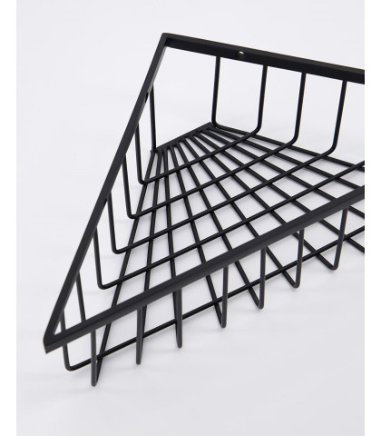 Enkel og stilfuldt design på Bath hjørnekurv i sort metalflet