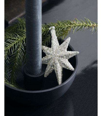 Julestjerner med sølvglimmer er perfekte som fyld i en flot juledekoration
