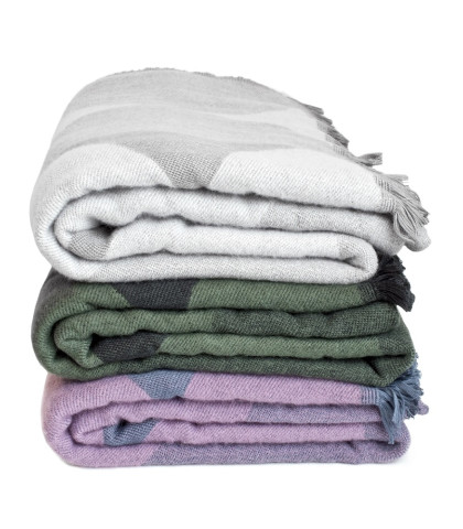 Loop tæppet kan købes i 3 skønne farver.