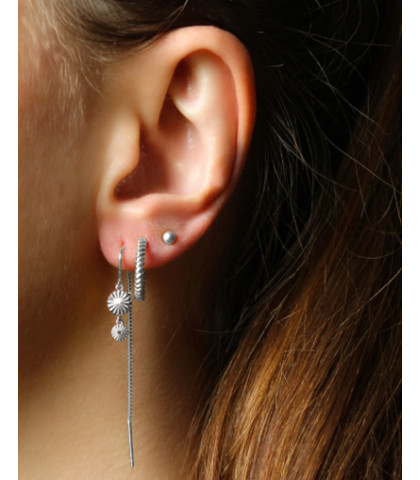 Perfekte ørebøjler at mixe med andre øreringe. Enkle og stilfulde ørebøjler i sølv - dansk design fra Aqua Dulce