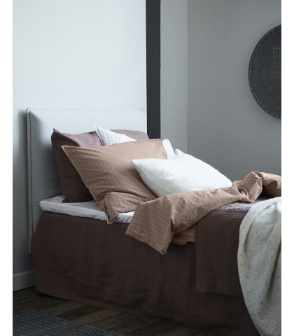 By Nord sengetøj skaber farven, designet og stoffet rammen om en afslappet og intim stemning i dit soveværelse