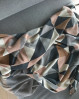 Plaid i økologisk bomuld - By Lohn triangle plaid. Blød plaid til sofaen.