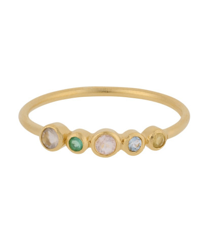 Ring med skinnende stjernesten. Pernille Corydon forgyldt fingerring med sten.