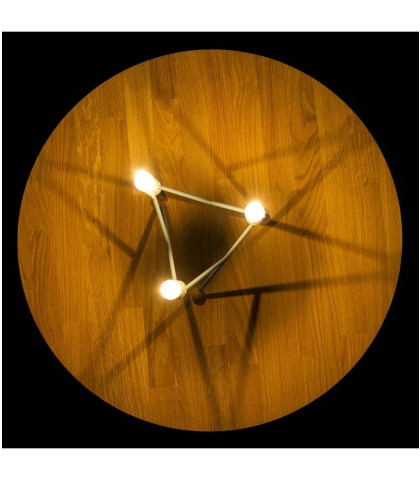 Lysestage fra Andersen Furniture - når lysene er tændt kastes en stjerneformet skygge på underlaget.