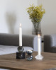 Lysestager i glas giver hjemmet kant og et elegant touch. Køb de smukke glaslysestager fra House Nordic online her.