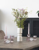 Lav en skøn stemning i rummet med en flot buket blomster i den skønne Dolo vase fra House Nordic.