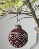 Udsmyk dit juletræ med de fineste julekugler fra House Doctor. Klassisk og smukt julepynt som holder ved.