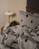 Indret dit soveværelse med det smukke Brainchild sengetøj med ekstra længde