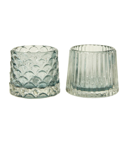 Sæt med 2 skønne fyrfadsstager i glas med mønster. Speedtsberg fyrfadslysestager i enkelt og fint design.