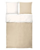 Mette Ditmer sengetøj i en flot og klassisk sandfarve på den ene side og en lækker off-white farve på den anden side