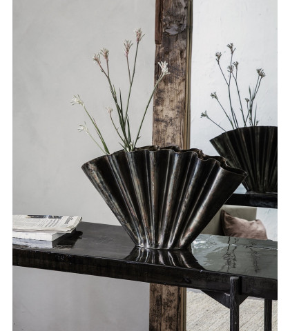 Jernvase med industrielt look. Opsigtsvækkende vase fra House Doctor
