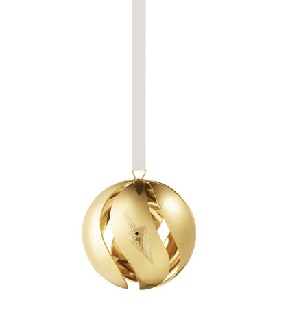 Julekugle med off-white bånd. Georg Jensen julekugle med kræmmerhus graveret på.