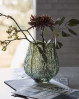 Den perfekte vase til sidebordet eller middagsbordet med friske blomster. Moun glasvase fra House Doctor.