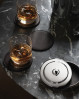 Det perfekte drinksbord med de fine coasters i mørkebrunt læder. Manhattan coaster fra Georg Jensen.