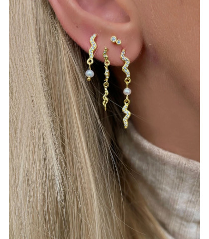 Perfekt bud på, hvordan du sætter flere forskellige øreringe sammen, uden det klumper sammen.