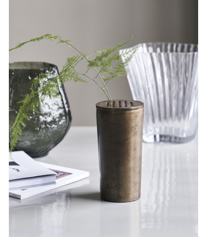 Smuk vase som passer perfekt til den moderne indretning. Iøjnefaldende og stilfuld vase