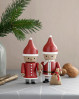 Perfekt julepynt på middagsbordet - julemand og julekone som træfigurer fra Novoform Design