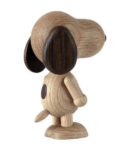 Den nostalgiske tegneseriefigur Snoopy, også kaldet nuser. Indret hjemmet med hyggelige træfigurer fra BoyHood Design.