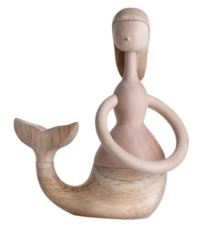 Mermaid designet af Hans Bølling. Smuk og feminin træfigur med skønne detaljer.