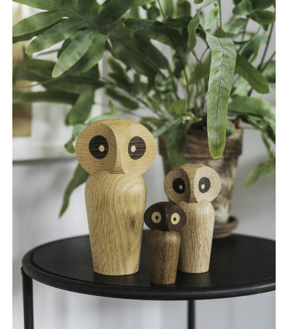 Indret dit hjem med træfigurer fra Architectmade. Owl træfigurer med bevægeligt hoved.