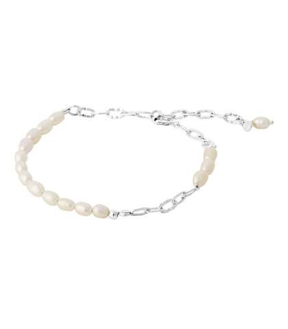 Seaside armbånd fra Pernille Corydon. Armbånd med hvide baroque perler og sølvkæde indimellem nogle af perlestykkerne.