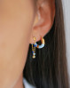 Kombiner gerne de fine Lola Marine øreringe med andre øreringe, og skab din egen personlige stil og udtryk.