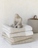 Mix gerne de fine Mette Ditmer håndklæder. Indret dit badeværelse med god harmoni og spa-stemning.