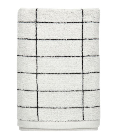 Stilfuldt Tile Stone håndklæde fra Mette Ditmer. Det perfekte håndklæde der kan hænge ved siden af vasken på badeværelset
