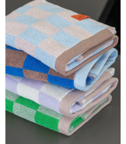 Håndklæder i lækre retro farver og mønster. Mette Ditmer håndklæder i moderigtige farver.