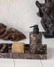 Bring hotelstemning på dit badeværelse med dette smukke sæt fra MARBLE serien fra Mette Ditmer