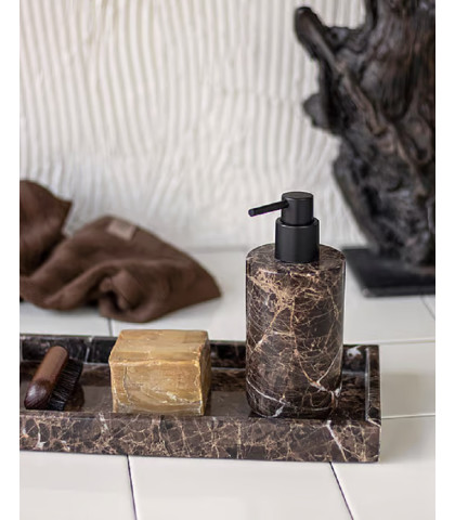 Perfekt Mette Ditmer bakke til dit badeværelse. MARBLE bakke i brunt marmor giver luksus til dit badeværelse